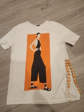 Zara Graphic Fringe Side Detail T-Shirt Cream Short Sleeve Size Small